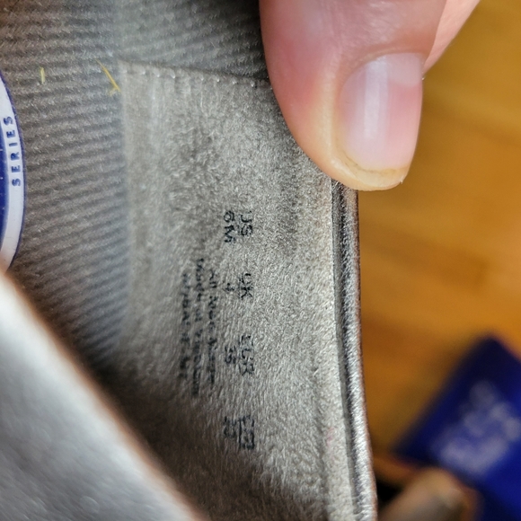 Womans Dr. Scholls Ballet Flats Pewter/Silver Size 6 Buckel Detail Pointy toe - Picture 10 of 10